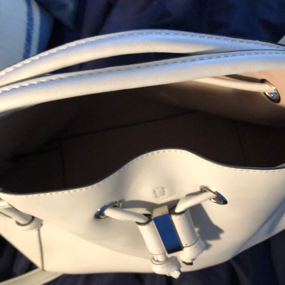 G by Guess baby blue bucket purse - Picture 4 of 4